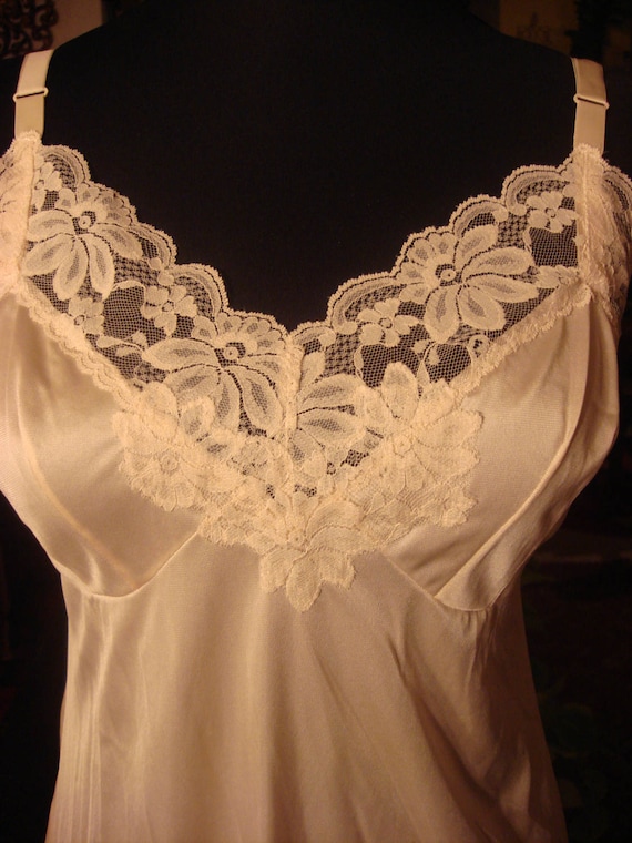 Vintage 1960s White Playful Flair Upper Lace Slip… - image 1