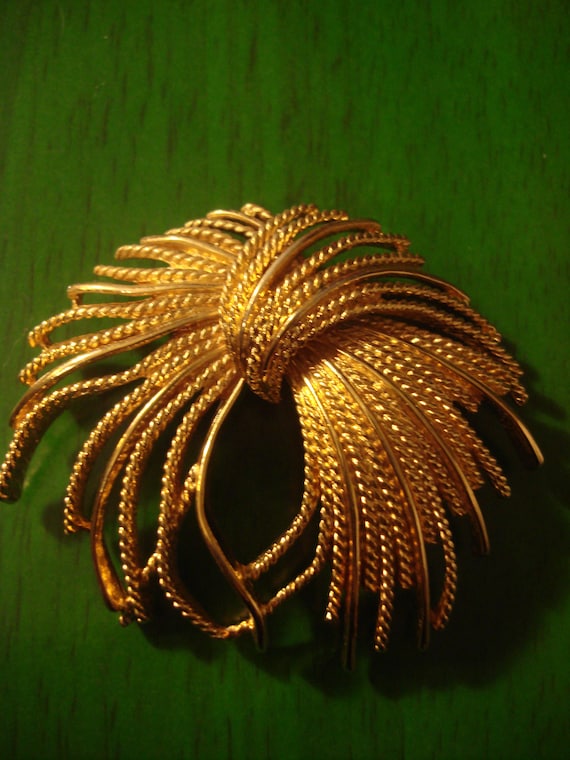 Vintage 1990s Gold Burst of Wire Brooch