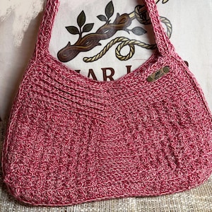 Hand Crochet Red & White Shoulder Bag with Snowflake Fabric Lining | Winter Crochet Purse | Festive Magnet Closure Tote 