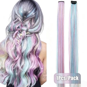 Può includere: Capelli intrecciati con ciocche viola, blu e rosa. Vengono mostrate due extension per capelli, una rosa e una blu, con il testo "1Pcs/Pack" in un riquadro bianco.