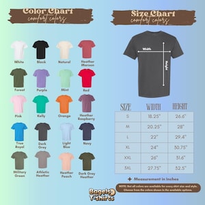 K&ouml;nnte beinhalten: Eine Farbkarte und Gr&ouml;&szlig;entabelle f&uuml;r T-Shirts. Die Farbkarte zeigt vierundzwanzig T-Shirt-Farben mit Bezeichnungen wie Wei&szlig;, Schwarz, Natur, Heather Maroon, Wald, Lila, Minze, Rot, Pink, Kelly, Orange, Heather Raspberry, True Royal, Dunkelgrau, Hellblau, Marine, Milit&auml;rgr&uuml;n, Athletic Heather, Heather Peach und Dunkelgrau Heather. Eine Gr&ouml;&szlig;entabelle zeigt ein dunkelgraues T-Shirt mit Breiten- und H&ouml;henpfeilen sowie eine Tabelle mit Ma&szlig;en in Zoll f&uuml;r die Gr&ouml;&szlig;en S bis 3XL.