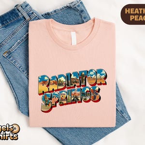 Radiator Springs Shirt, Disneyland Familienausflug Pullover, Lightning McQueen T-Shirt, Disney Cars Film Top, Retro Disney Pixar Kinderbekleidung Bild 7
