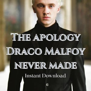 Pode incluir: Um gráfico de download digital com o texto "THE APOLOGY DRACO MALFOY NEVER MADE" sobre uma imagem de um homem de terno preto. As palavras "Instant Download" também estão incluídas.
