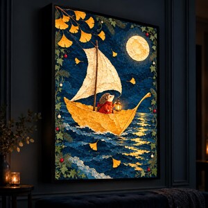 Puede incluir: Una impresión de arte mural enmarcada que muestra a un erizo con abrigo rojo navegando en un bote de hoja amarilla sobre un mar azul oscuro bajo la luna llena. La escena está enmarcada por enredaderas verdes con bayas rojas y hojas de ginkgo.