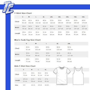Może przedstawiać: Tabela rozmiar&oacute;w koszulek z wymiarami w calach i centymetrach dla r&oacute;żnych rozmiar&oacute;w, w tym S, M, L, XL, 2XL, 3XL, 4XL, 5XL i 6XL. Oddzielna tabela pokazuje rozmiary dla męskich tank top&oacute;w. Trzecia tabela pokazuje rozmiary dla dziecięcych koszulek z wymiarami w calach i centymetrach dla rozmiar&oacute;w 6-8, 10-12, 14-16 i 18-20.