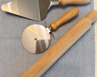 Juego de utensilios de cocina de acero inoxidable estilo vintage / Rodillo, cortador de pizza y pala para pasteles / Utensilios de repostería con mango de madera / Cocina rústica