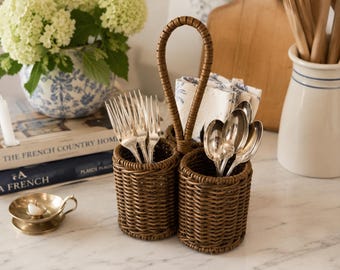 Porte-ustensiles vintage en imitation rotin | Panier à couverts en plastique tressé marron avec poignée | Organisateur de cuisine à 3 compartiments | Décoration de pique-nique