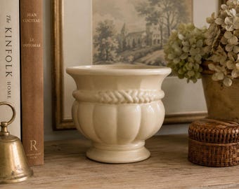 Maceta de cerámica blanca vintage / Jarrón con pedestal de estilo campestre francés / Maceta de estilo rústico / Decoración de granja / Maceta para plantas de interior