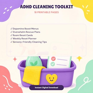Op de afbeelding: Een paarse schoonmaakmand met een geel harticoon, met een groene spuitfles en een gele doek. Een checklist is zichtbaar. De tekst luidt ADHD CLEANING TOOLKIT, 18 PRINTABLE PAGES, Dopamine Boost Menus, Overwhelm Rescue Plans, Room Reset Cards, Weekly Reset Planner, Sensory-Friendly Cleaning Tips en Instant Digital Download.