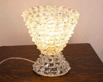 Lampada da tavolo in vetro di Murano, stile Barovier, rostrato in puro cristallo, realizzata a mano in Italia.