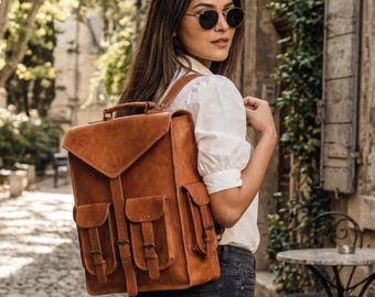 Mochila de cuero de grano completo / Mochila para portátil de estilo vintage, color marrón coñac.