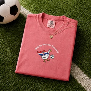 Kroatien Fußball-Shirt, gesticktes Fußball-Gans-Komfort-Farben-T-Stück, lustiges kroatisches Fan-Geschenk, Fußball 2026 Spieltag-Shirt Bild 5