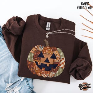 Faux Patchwork Pumpkin Thanksgiving Sweatshirt: Cute Spooky Season Hoodie, Women’s Fall Halloween Outfit, Retro Pumpkin Sweatshirt