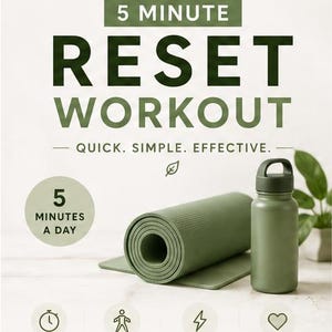 Könnte beinhalten: Werbebild für ein 5-Minuten-Workout. Es zeigt eine olivgrüne Yogamatte und eine Trinkflasche mit dem Text "5 MINUTE RESET WORKOUT". Der Text "QUICK. SIMPLE. EFFECTIVE." und Symbole sind ebenfalls vorhanden.