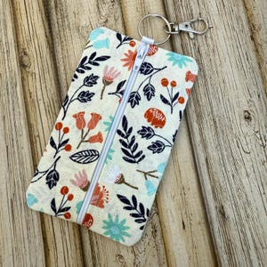 Chaveiro com zíper floral: carteira pequena de tecido