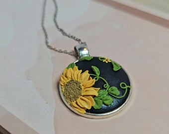 Collar colgante de polímero esculpido a mano: girasoles