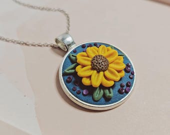 Collar colgante de polímero esculpido a mano: girasol divertido
