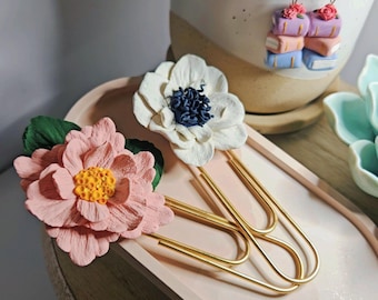 Marcador floral de arcilla polimérica hecho a mano