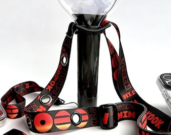 Tour mondiale 2026 – Porta lightstick nero e rosso – Tracolla regolabile per concerti, K-Pop e accessori, cordino per telefono