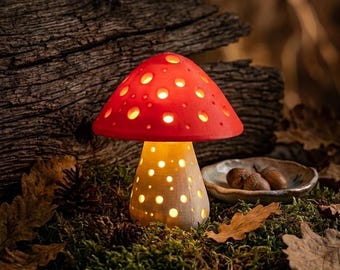 Lanterna LED em formato de cogumelo, decoração de outono com cogumelos iluminados, luminária decorativa com cogumelo Amanita muscaria, decoração aconchegante para mesa.