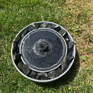 Fonte solar em formato de bacia para fontes de 16 cm, bebedouro para pássaros e abelhas, com aparência de pedra, mini lago, decoração para varanda e jardim, impressão 3D. imagem 4