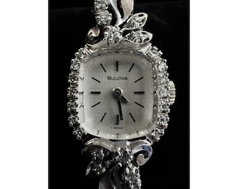 Reloj Bulova Seville N8 de oro blanco de 14 quilates con pulsera de diamantes, estilo vintage de 1978.