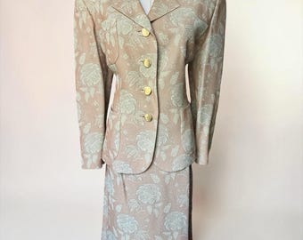 Traje de 3 piezas William Pearson Peach Floral Jacquard: Chaqueta talla 12, Falda y pantalón talla 14