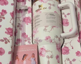 The Stanley X Love Shack Fancy Holiday Quencher Cup 40 OZ - Rosa Beaux Pink