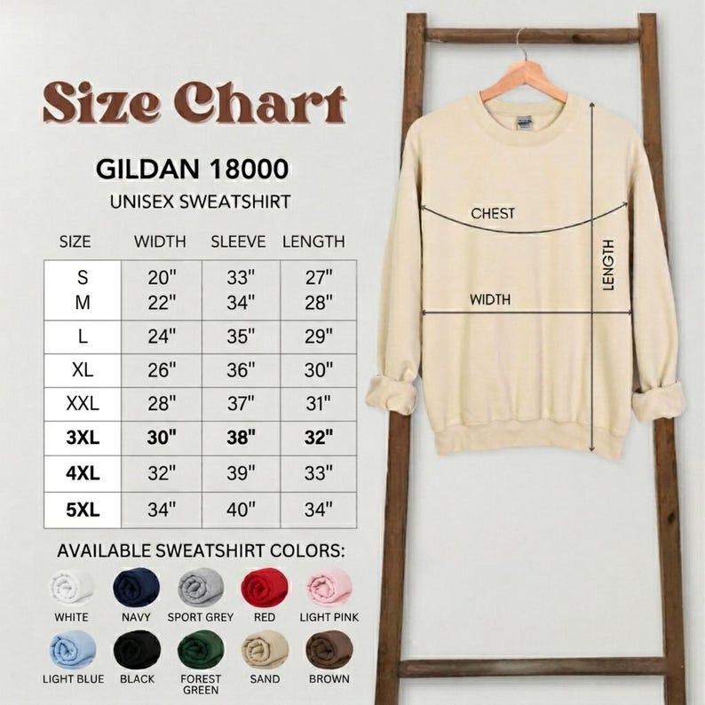 Puede incluir: Una sudadera unisex Gildan 18000 beige cuelga de una escalera de madera, con una tabla de tallas y opciones de color. La tabla enumera las tallas S a 5XL, con medidas en cm para ancho, manga y largo. Los colores disponibles incluyen blanco, azul marino, gris deportivo, rojo y rosa claro.