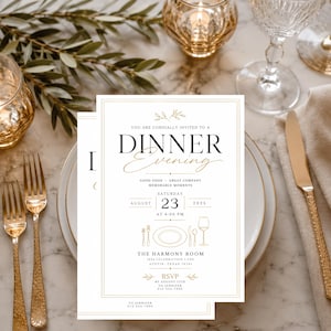 Op de afbeelding: Een witte rechthoekige uitnodigingskaart voor een diner met zwarte en gouden tekst. De kaart vermeldt: You are cordially invited to a Dinner Evening, Saturday August 23 2025 at 6:00 PM, The Harmony Room, Austin, Texas 78701, RSVP by August 15th to Jennifer.