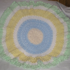 Bobbles in the Round Baby Afghan Pattern