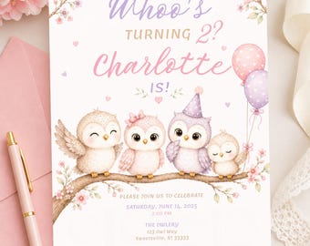 Puede incluir: Una tarjeta de invitación de cumpleaños rectangular con cuatro búhos ilustrados sobre una rama. El texto dice: Whoo's turning 2? Charlotte is! Please join us to celebrate Saturday, June 14, 2025, 2:00 PM, The Owlery, 123 Owl Way, Sweetsville, ST 33333, Kindly RSVP to Olivia 555-555-5555.