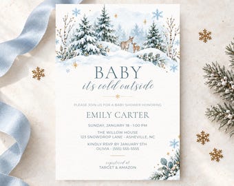 Puede incluir: Una tarjeta de invitación rectangular para baby shower con un paisaje invernal en acuarela, pinos cubiertos de nieve, un ciervo con su cría y copos de nieve azules. El texto dice: BABY it's cold outside, PLEASE JOIN US FOR A BABY SHOWER.