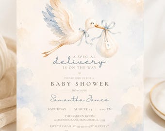 Puede incluir: Invitación a un baby shower con una cigüeña en acuarela que lleva un bulto. La invitación incluye el texto "A Special Delivery is on the Way" y los detalles del evento, como el nombre de la homenajeada, la fecha, la hora y el lugar.