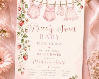 Puede incluir: Una invitación rosa para un baby shower con el texto "Berry Sweet Baby". La invitación presenta ilustraciones de ropa de bebé colgada en un tendedero, fresas y detalles florales. La invitación es para Madison Smith.