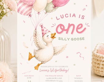 Puede incluir: Una tarjeta de invitación de cumpleaños con una oca blanca con un gorro de fiesta rosa de lunares, sosteniendo globos rosas y crema. El texto dice: Lucia is one, Silly Goose, Please join us to celebrate Lucia's 1st Birthday, June 14, 2025.