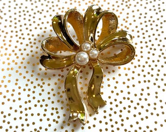 Vintage Avon Bow Brooch: Goldtone Faux Pearl Collectible Pin