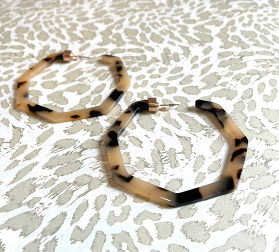 Large tortoise shell hoop earrings pierced - image 5