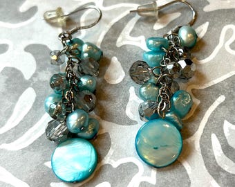 Pendientes colgantes de racimo en plata 925 con nácar azul cielo