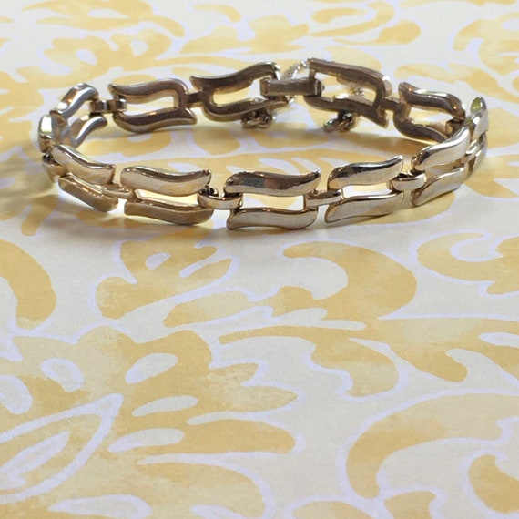 Monet bracelet 1980s stamped wavy chain links with