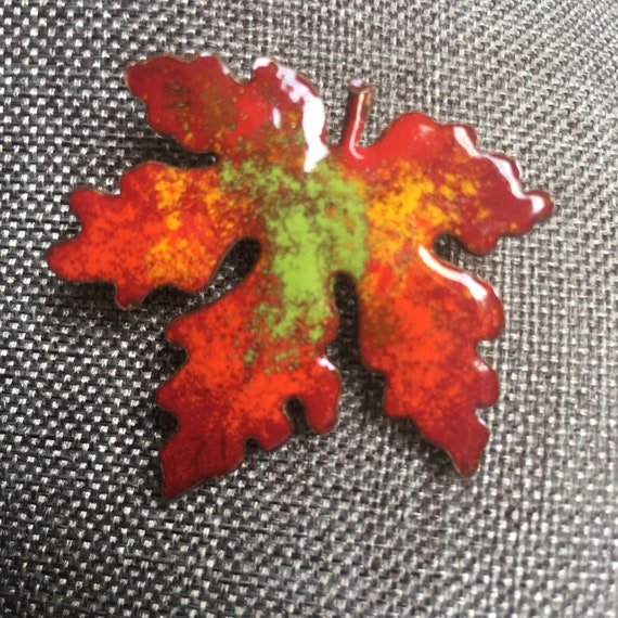 Enamel Maple leaf brooch pin from the 1960’s autu… - image 4