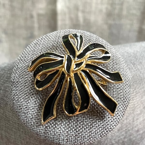 Vintage Trifari brooch black enamel and gold tone