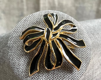 Vintage Trifari brooch black enamel and gold tone