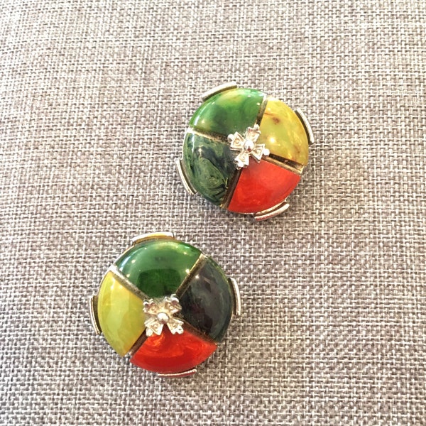 Bakelite earrings four colored marble swirled in red and green in magnetic setting 1940s ArtDeco