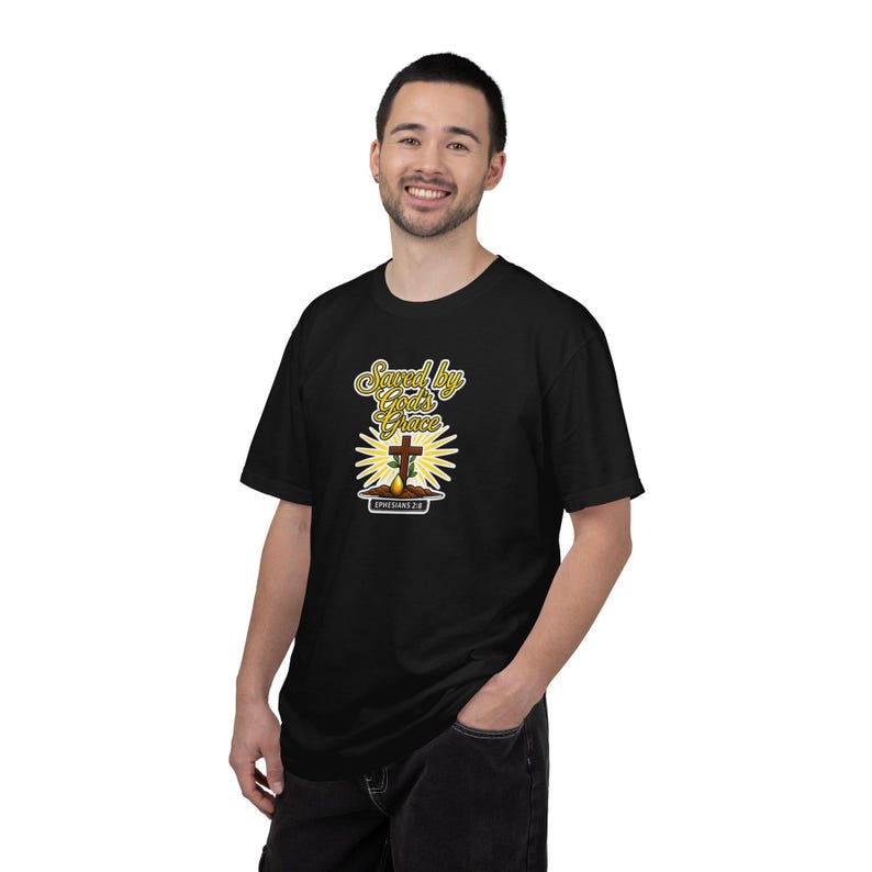 Camiseta cristiana "Salvados por la gracia" / Camiseta con versículo bíblico Efesios 2:8 / Camiseta "Fe en la cruz" / Ropa cristiana religiosa / Comfort Colors 1717 imagen 11