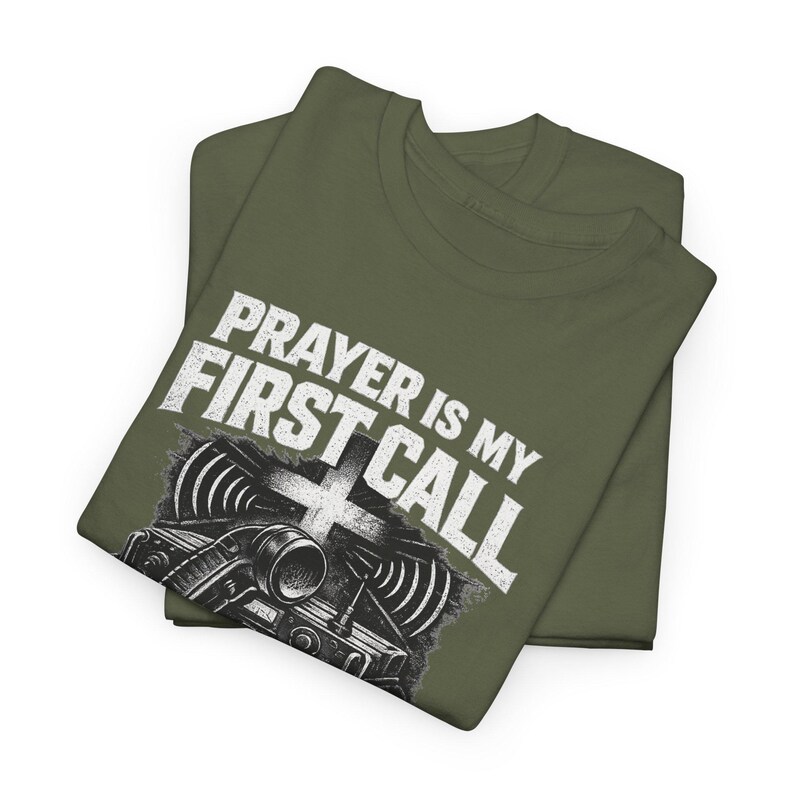 Camiseta "La oración es mi primera vocación" / Camiseta para veteranos cristianos / Gildan 5000 verde militar / Diseño Faith Radio Comms / Camiseta unisex de oración tallas S-5XL imagen 9