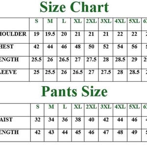 Może przedstawiać: Czarno-biała tabela rozmiar&oacute;w odzieży, zawierająca dwie sekcje oznaczone jako Size Chart i Pants Size. G&oacute;rna tabela zawiera wymiary ramion, klatki piersiowej, długości i rękaw&oacute;w dla rozmiar&oacute;w od S do 6XL. Dolna tabela zawiera wymiary talii i długości dla spodni w rozmiarach od S do 6XL.