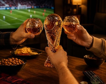 WM Whisky Dekanter Set, Fußball Glas Set mit 2 Gläsern, Fußball Fan Geschenk, Whisky Geschenk für Männer, Bar Dekor, Spirituosen Dekanter Set