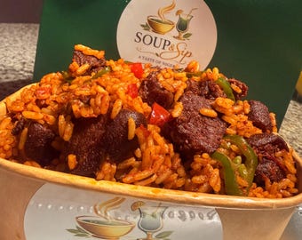 Authentieke Nigeriaanse Smoky Asun Jollof Rice | Feestblad, West-Afrikaanse maaltijd | Halve pan