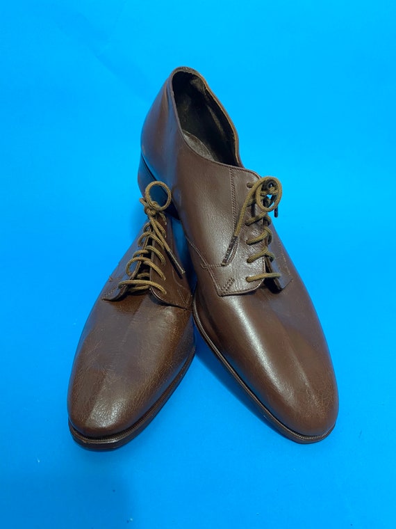 1930s brown lace up shoes